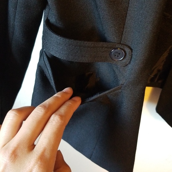 Blazer - Picture 3 of 4